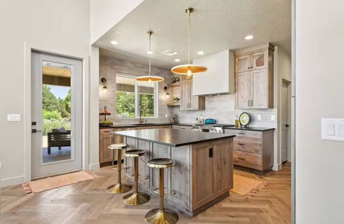 Orderville Cabin | New Zion cabin with hot tub, sauna, cold plunge @ Zion Knotty Pines