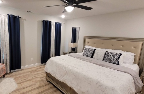 Joplin House | Newly Built Cozy Retreat close to shopping and restaurants