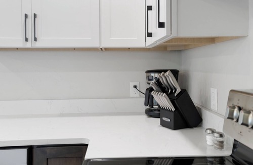 Sheridan House | Newly Re-Finished 2 bed, 1 bath close to downtown