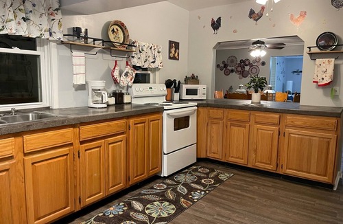 Abilene House | Newly remodeled and updated home in Abliene KS. Great for get togethers!