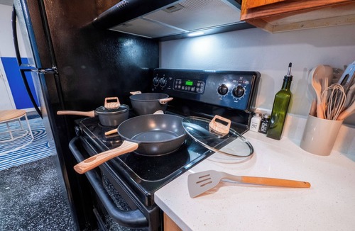 Lawrence Apartment | Newly Remodeled Apt + W/D/Minutes from Arrowhead Stadium
