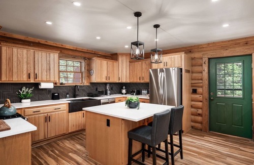 Valley of the Sun Cabin | Newly Remodeled Gemini Terrace w/Hot Tub