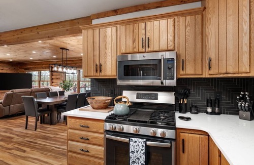 Valley of the Sun Cabin | Newly Remodeled Gemini Terrace w/Hot Tub