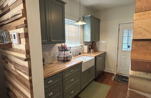 West Plaza House | Newly remodeled KCMO Bungalow, near Plaza & Westport in Kansas City