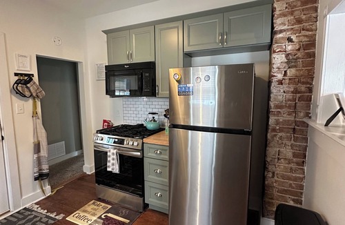 West Plaza House | Newly remodeled KCMO Bungalow, near Plaza & Westport in Kansas City
