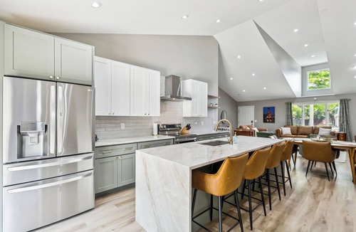 Andover House | Newly Renoed Spotless Large Home on Quiet Cul de Sac. Game Room and Fenced Yard!