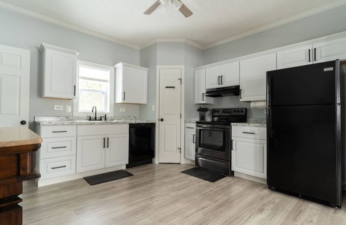 Hays House | Newly Renovated 4BR Home; Sleeps 8; Quiet; Short & Long Stays