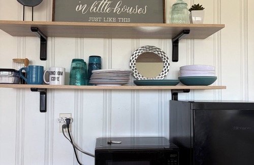 Marion Cottage | Newly renovated kitchenette. The Cozy cottage at the Marion County Lake.