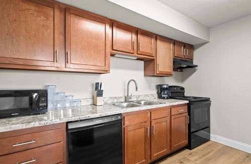Springfield Apartment | Newly Renovated Unit in Central Spfld! #101