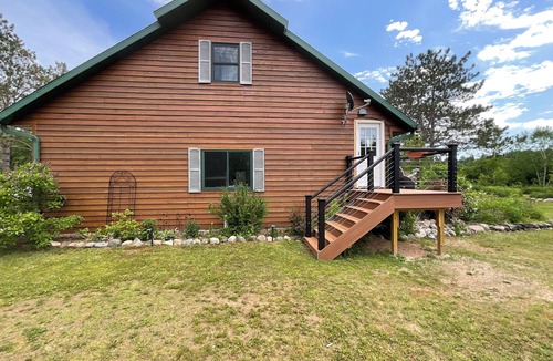 Tomahawk House | Northwoods waterfront upper one bedroom unit on the Spirit River Flowage.