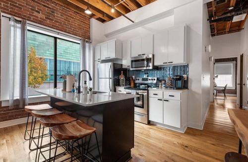 Crossroads Arts District Condo | Oak St Lofts #1 - Downtown Loft w/Private Parking, Walk to T-Mobile Center and Streetcar!