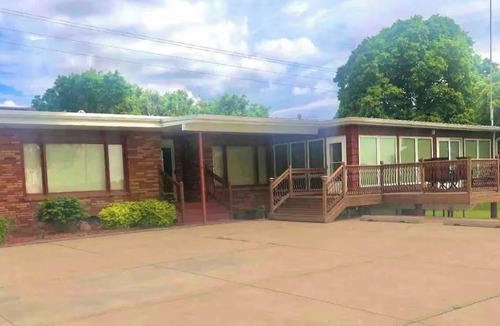 Elwood House | Off Course Lake House