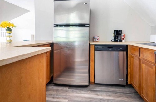 Lincoln Terrace Apartment | OKC 9 · Charming Carriage Cottage from 1920`s!