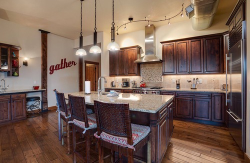 Downtown Steamboat Springs Condo | OL301 | Stunning Urban Loft | Downtown Location | Free City Bus | Views | A/C