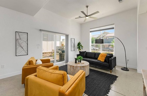 Old Town North House | Old Town Getaway – Free Bikes & Private Balconies