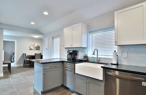 Little Italy House | Omaha Gem Near Zoo, Walk DT, WiFi, Smart TVs, Fenced Yard
