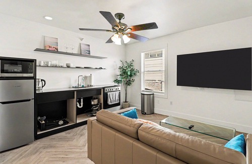 Downtown Omaha Apartment | Omaha Group Stay | 10+ Apartments, Sleeps 20