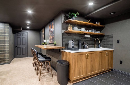 Berkley House | On Meade Speakeasy – Hot Tub, Fire Pit, near Downtown