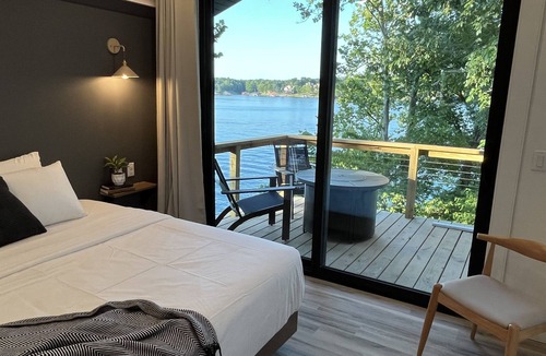 Grove Cabin | On Waters Edge*Epic Lake Views*Couples*Modern Luxe