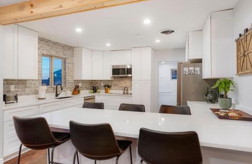 Berkley House | One of a Kind Home with HOT TUB Pool Table and Fire Pit 4 Miles to DT