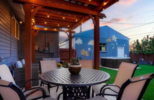 Berkley House | One of a Kind Home with HOT TUB Pool Table and Fire Pit 4 Miles to DT