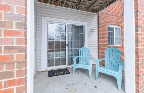 West Des Moines Apartment | Onsite Gym | Shopping | Fast Wifi | and More!