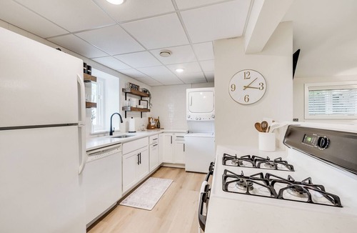 Minnetonka Apartment | Openings! Modern Minnetonka Retreat Near Lake Minnetonka | Peaceful & Brand New
