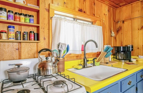Aspen Brook Cabin | Original RMNP Riverfront Cabin on the Thompson River