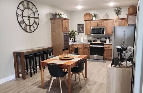 Junction City House | "OurRetreat" Awaits You - In Spring Valley near Milford Lake, Fort Riley and KSU