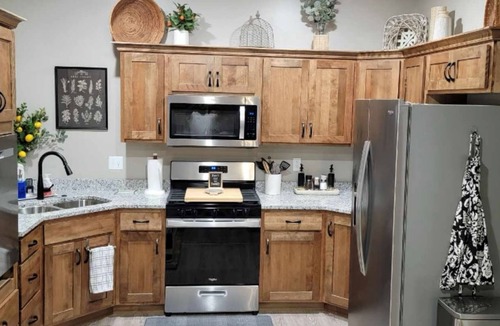 Junction City House | "OurRetreat" Awaits You - In Spring Valley near Milford Lake, Fort Riley and KSU