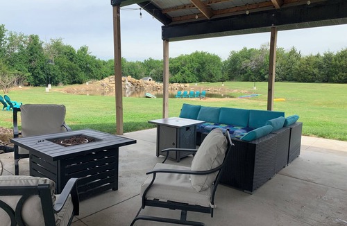 Towanda House | Outdoor Oasis and Pickleball Paradise: Fishing, Paddle-boarding, Swimming