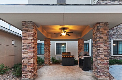 Greenwich Condo | Outdoor Pool. Free Breakfast. Near Koch Industries & Boeing Offices