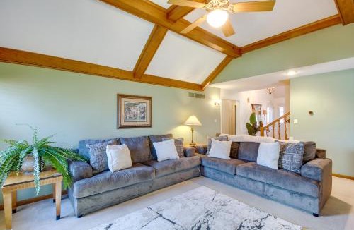 Overland Park House | Overland Park Family Home w/Game Room & Backyard!