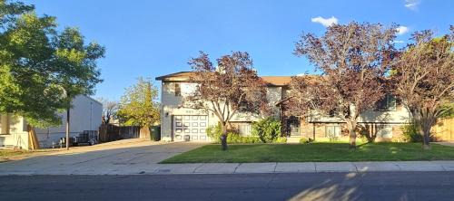 Page House | Paddleboards, Grill, Fire Pit, Air Hockey, WD, Brkfst, Sleeps 14
