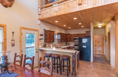 Mammoth Creek Cabin | Panguitch Lakehome | Lake View | Sleeps 12