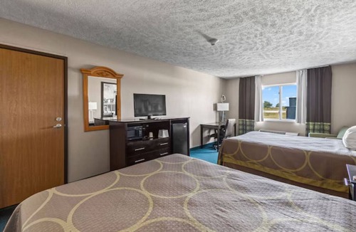 El Paso Hotel | Pass-Through Paradise | Affordable El Paso Sleep Stop w/Easy Parking | 2 Units