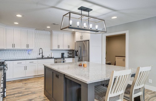 Waldron House | Patio & Fishing Pond! Modern Barndominium Near KC