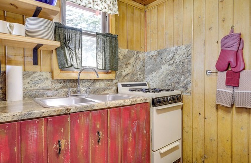 Arbor Vitae Cabin | Peaceful Lakefront Cabin, 5 Mi to Dtwn Minocqua!