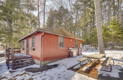 Arbor Vitae Cabin | Peaceful Lakefront Cabin, 5 Mi to Dtwn Minocqua!