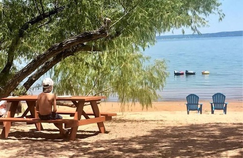 Buchanan Dam Cabin | Peaceful Lakefront Cabin with Loft, Beach Access & Sunset Views in Buchanan Dam, Texas