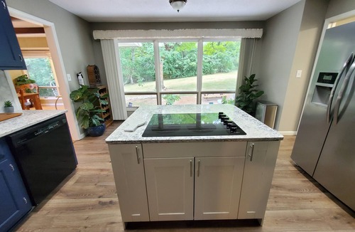 Lawrence House | Peaceful retreat, just 10 minutes outside of town