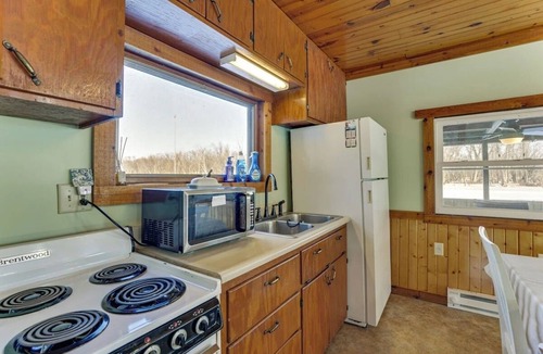 Johnson Creek Cottage | Peaceful Riverfront Escape with Stunning Views