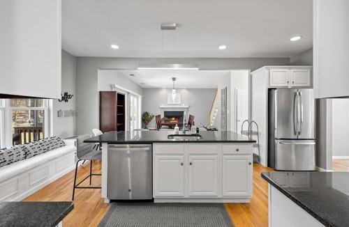 Monroe House | Peaceful & Spacious 5-bedroom home with pool