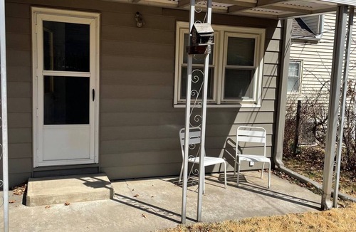 Omaha House | Peaceful & Stylish 2 bedroom Beauty-Entire Home