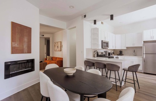 Rush and Division Apartment | Penthouse Designer Loft 4W | GoldCoast/River North