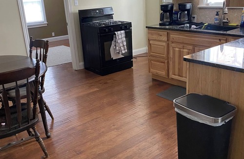 Erie House | Perfect 2-bedroom house with AC in lovely Erie