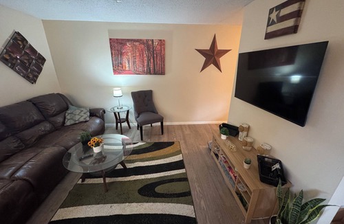 Junction City House | Perfect 2-bedroom house with AC in charming Junction City