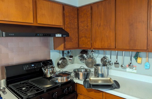 Lawrence House | Perfect Blend: Country Quiet/City Convenience 5 min to Clinton Lake, Rock Chalk!