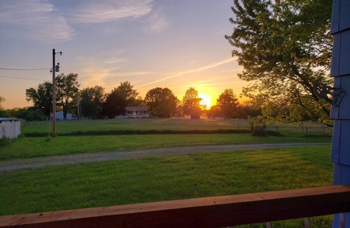 Lawrence House | Perfect Blend: Country Quiet/City Convenience 5 min to Clinton Lake, Rock Chalk!
