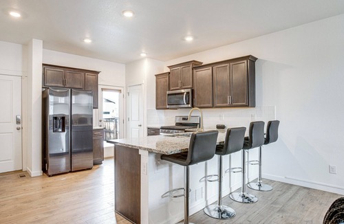 Aurora House | Perfect for Families! Quiet Aurora Home